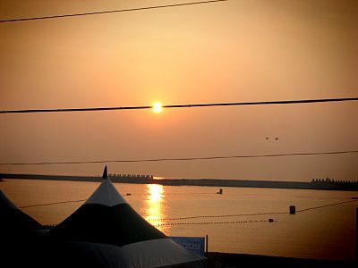 팬션옥상에서 찍은 바로 앞 바다^^